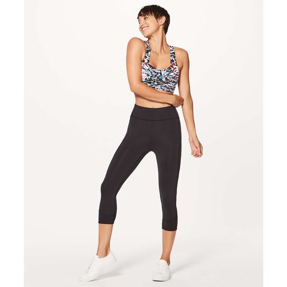 Lululemon In Movement Crop *Everlux 19" Size: 4 - Picture 2 of 7